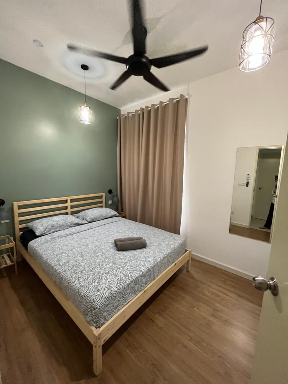 Bed, Photo of the whole room, Bedroom, fireplace