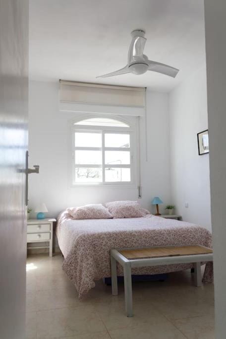 Bed, Photo of the whole room, Bedroom, fireplace