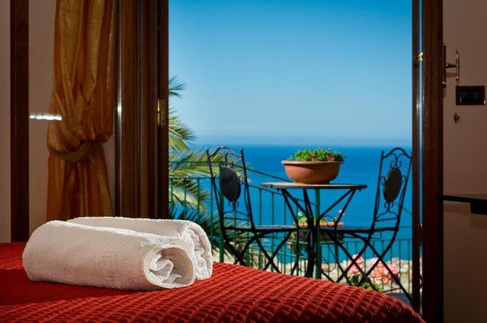 Bed, View (from property/room), Bedroom, Sea view, towels