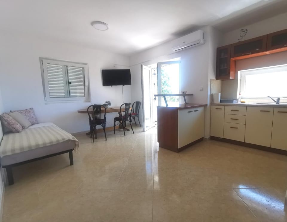 Bed, Living room, Dining area, kitchen