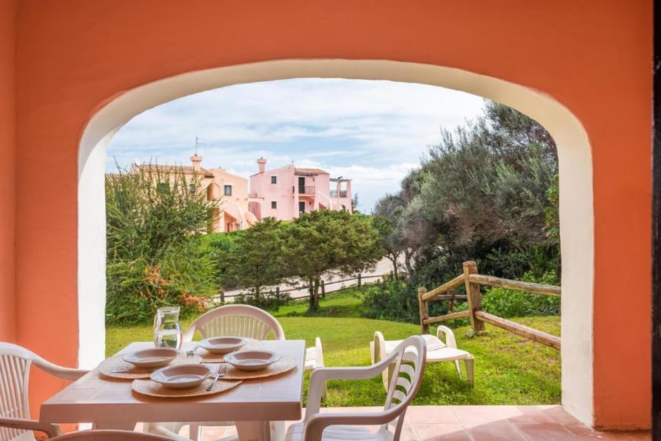 Charming Small Villa Bella villetta Sleeps 4 no pool Apartment in Sardinia