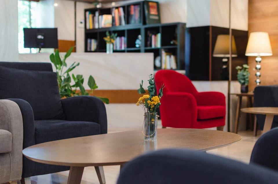 Communal lounge/ TV room, Library, Living room, Lobby or reception, Lounge or bar, Seating area