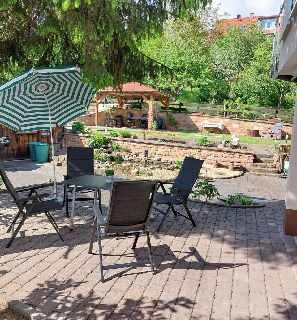 Property building, Garden, Balcony/Terrace