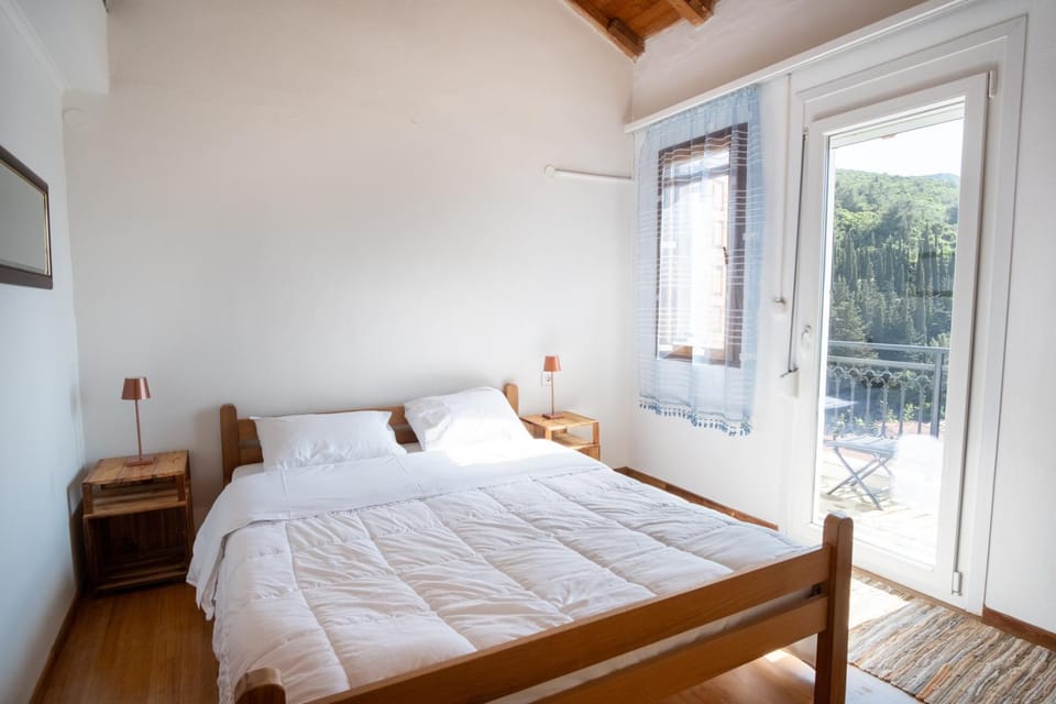 Bed, Balcony/Terrace, Bedroom
