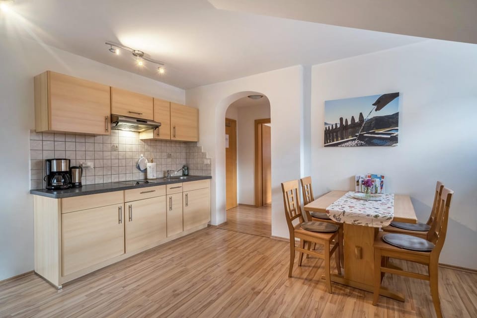 Property building, Kitchen or kitchenette, Living room