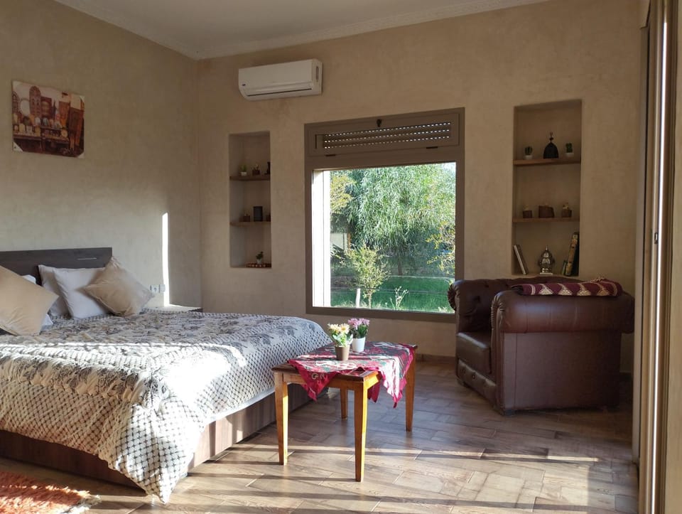 Bed, Bedroom, air conditioner