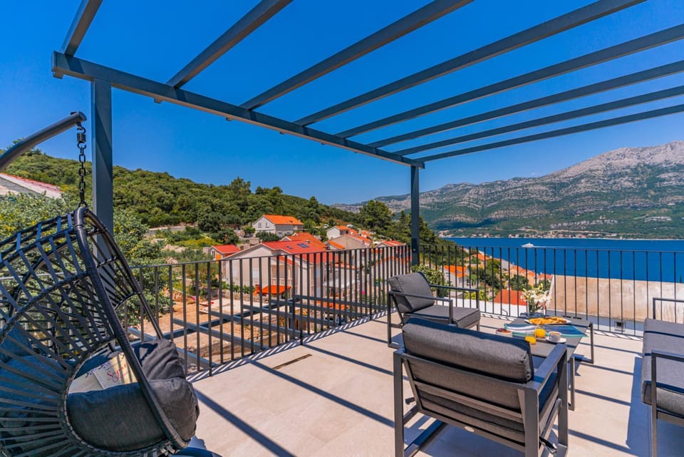 Patio, Day, Natural landscape, View (from property/room), Balcony/Terrace, Balcony/Terrace, Seating area, Dining area, Mountain view, Sea view