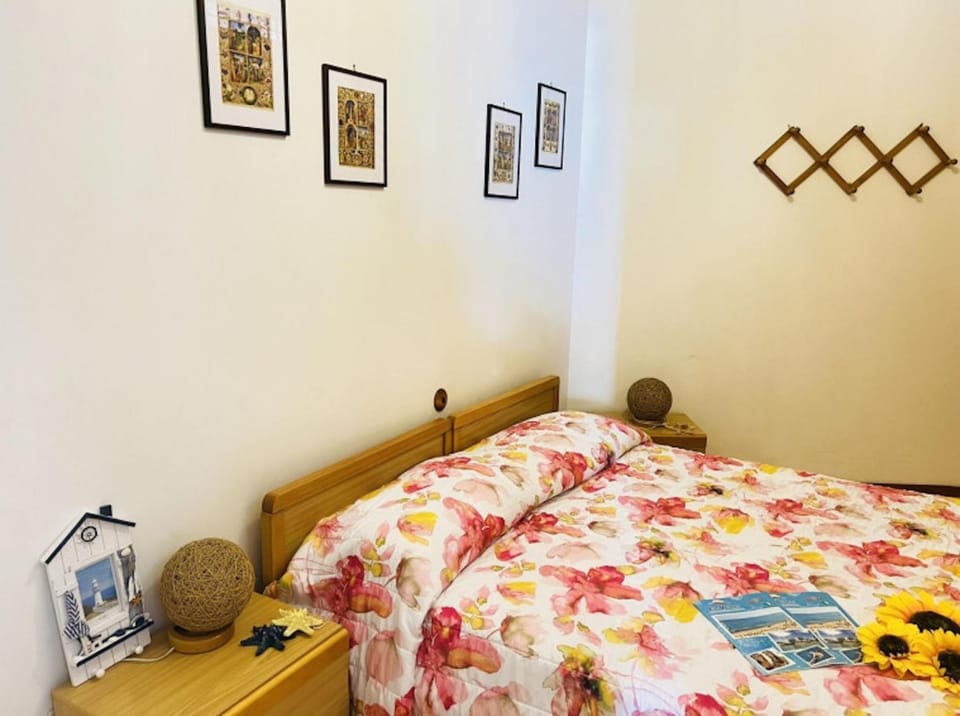 Bed, Decorative detail, Bedroom
