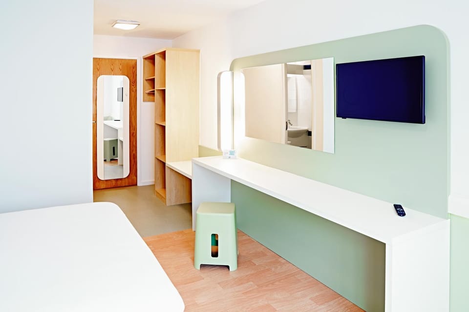 TV and multimedia, Seating area