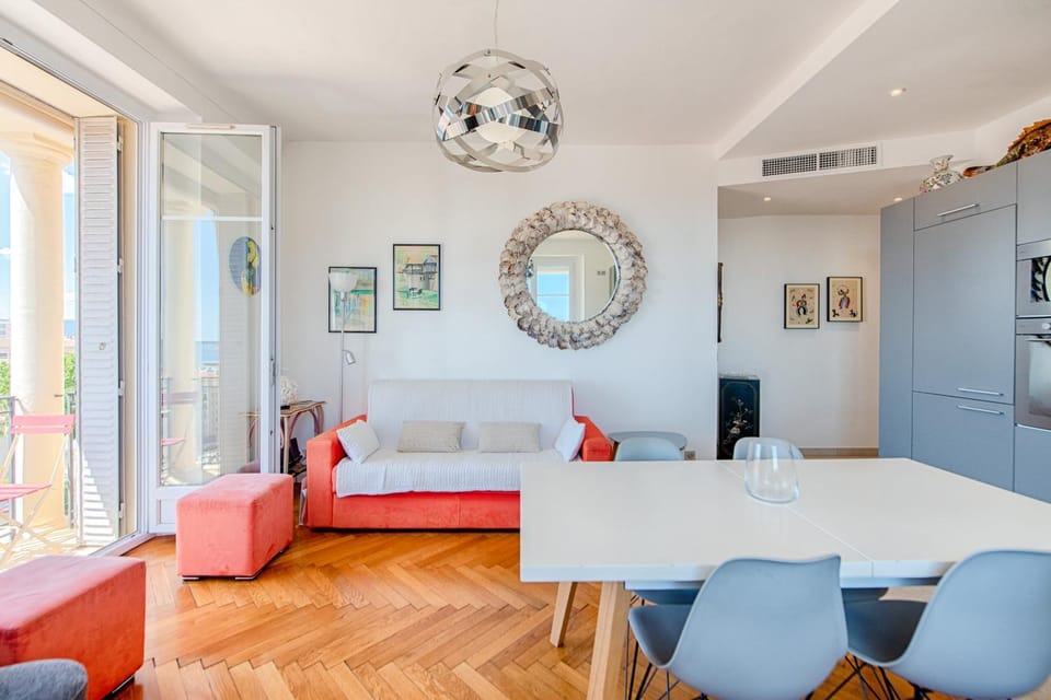 Living room, Decorative detail, Seating area, Dining area, air conditioner
