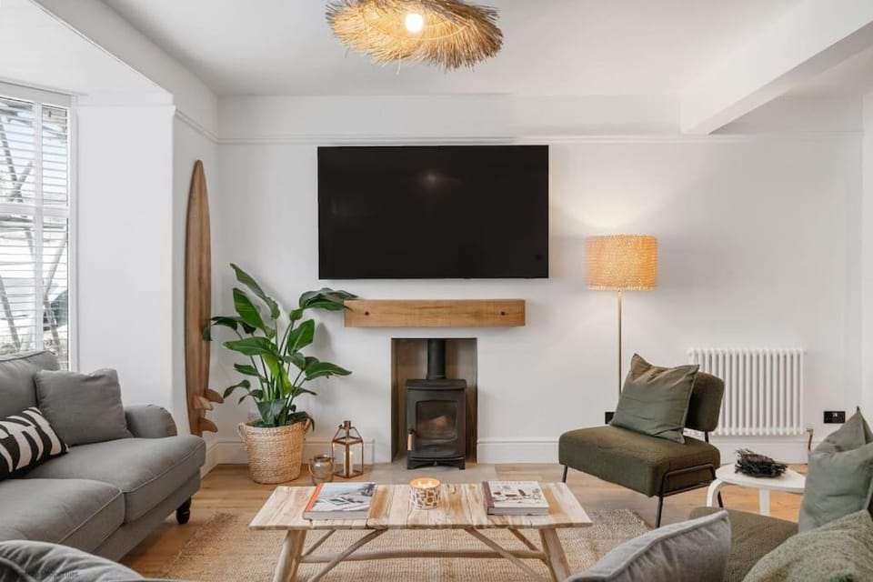 Communal lounge/ TV room, TV and multimedia, Living room, Seating area, Evening entertainment, flat iron