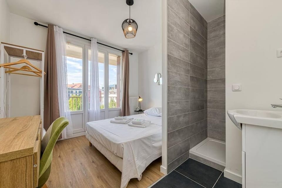 Haut standing, 4 ch dont 2 sdb privé, clim, fibre Apartment in Grenoble