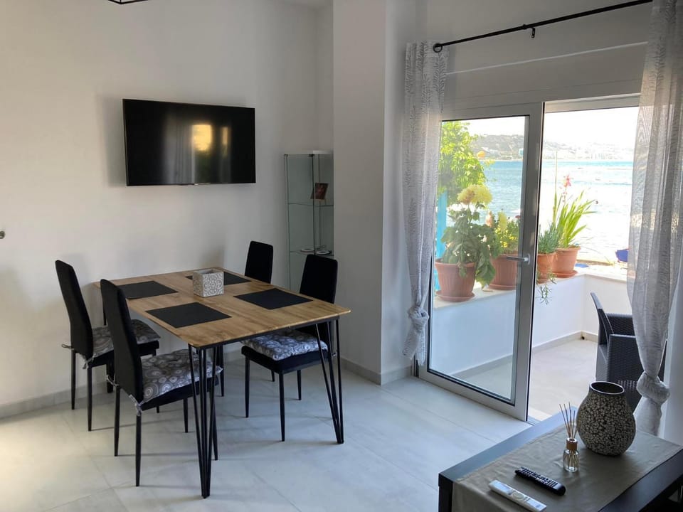 TV and multimedia, Living room, Dining area