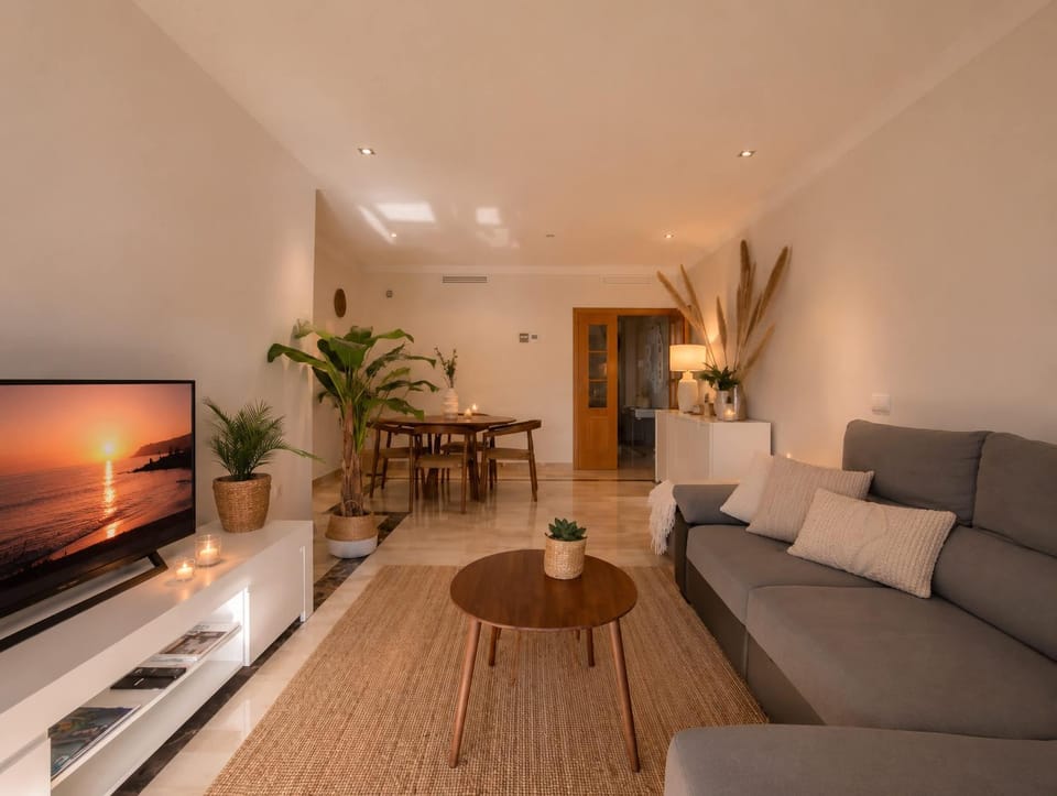 Sea Views Indoor Pool Sauna Gym Wifi Apartment in Costa del Sol