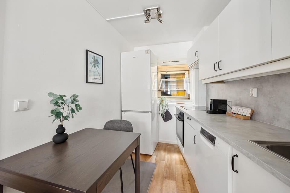 Dining area, dishwasher, pet friendly, stove