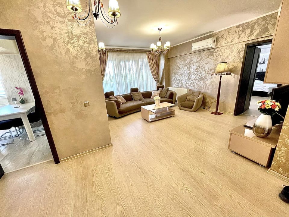 TV and multimedia, Living room, Seating area, air conditioner