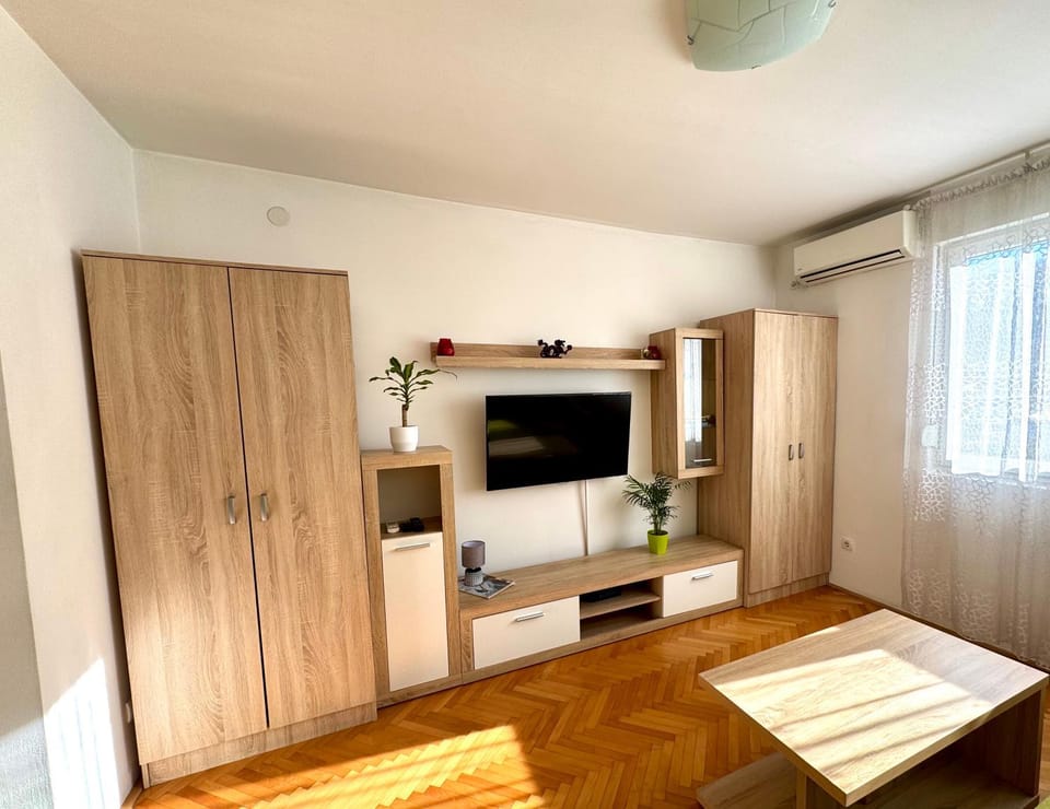 Communal lounge/ TV room, TV and multimedia