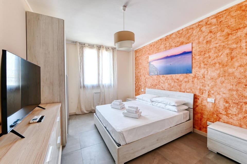 Communal lounge/ TV room, Bed, TV and multimedia, Photo of the whole room, Evening entertainment, Bedroom, towels, wardrobe
