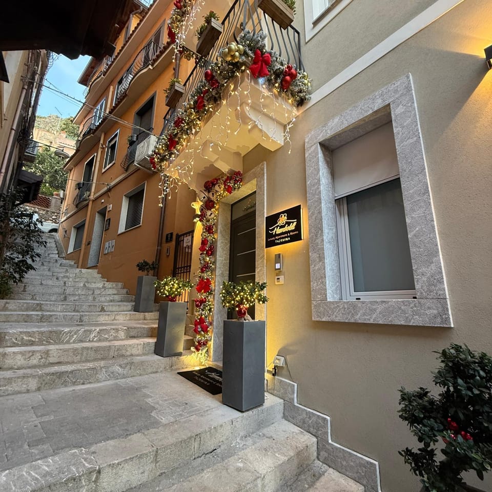 Humboldt Luxury Rooms Taormina Bed and Breakfast in Taormina