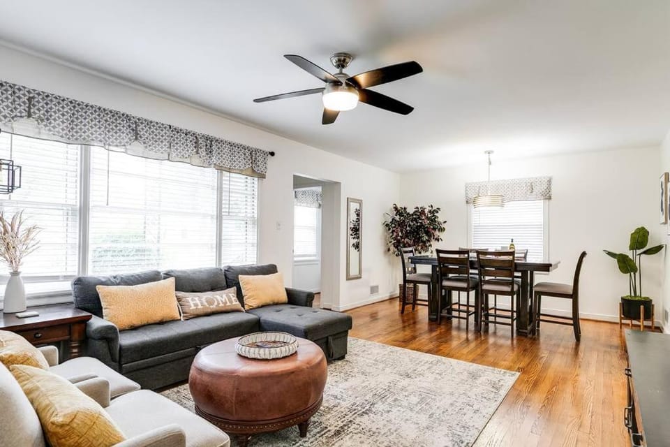 RF Central location w fenced backyard FIRE-PIT House in Richmond