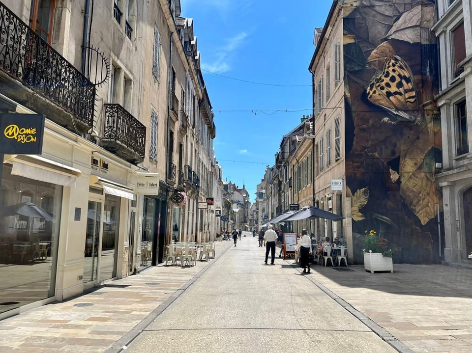 Neighbourhood, Street view, Location