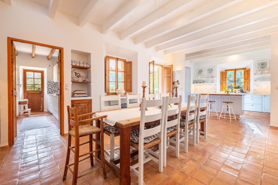 Property building, Kitchen or kitchenette, Living room