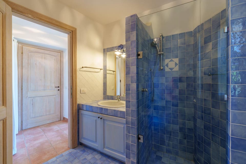 Bathroom, Living room