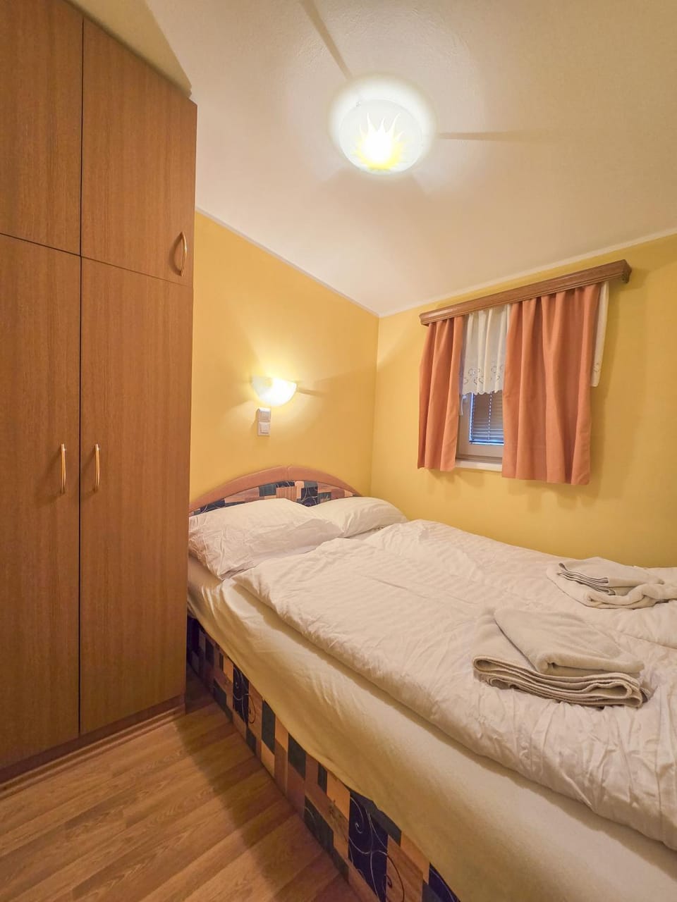Bed, Bedroom, towels, wardrobe