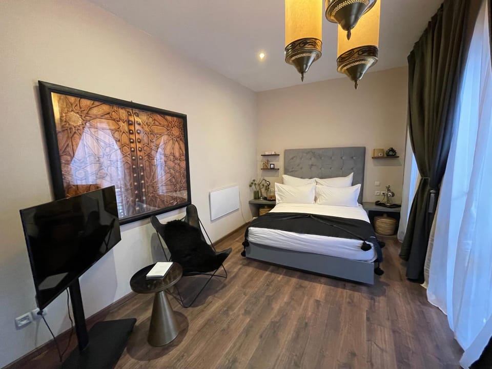 Bed, TV and multimedia, Photo of the whole room, Evening entertainment, Bedroom
