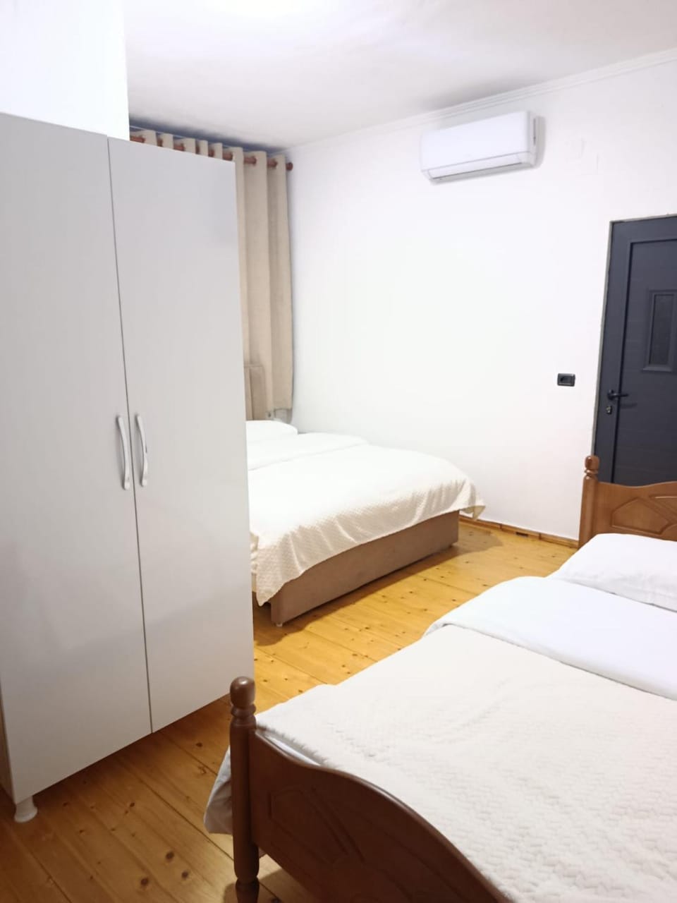 Bed, Photo of the whole room, wardrobe, air conditioner