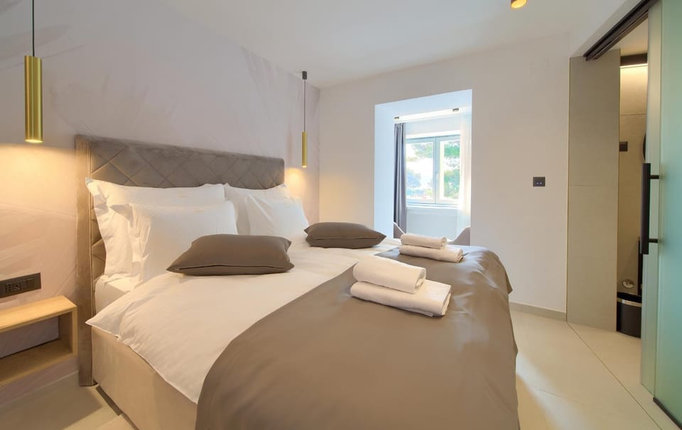 Bed, Photo of the whole room, Bedroom, Sea view
