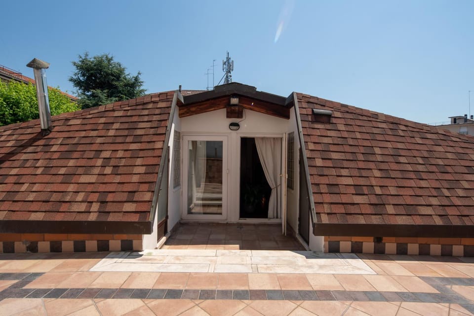 Property building, Balcony/Terrace