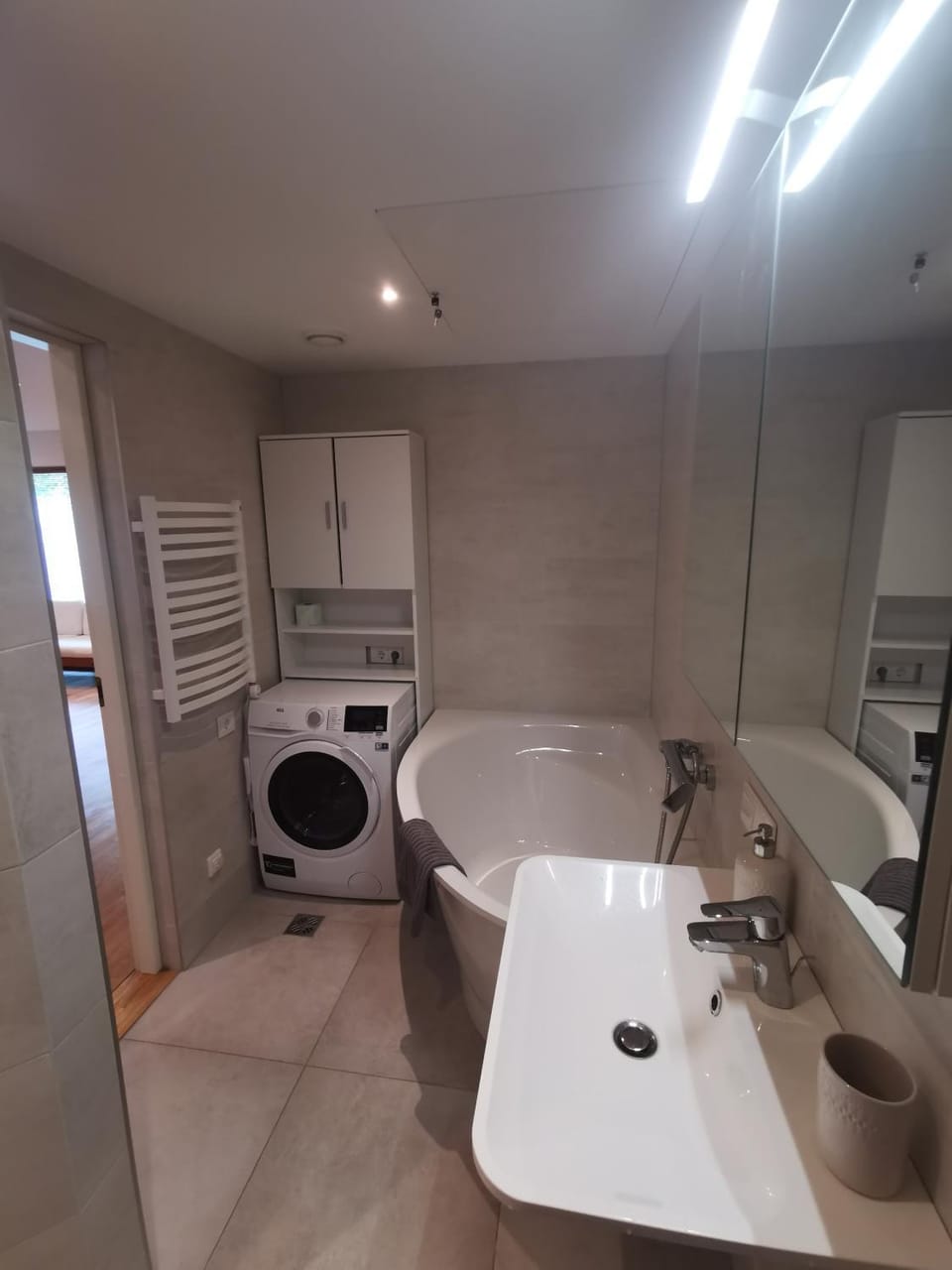 Shower, Toilet, Bathroom, Bath, washing machine, dryer