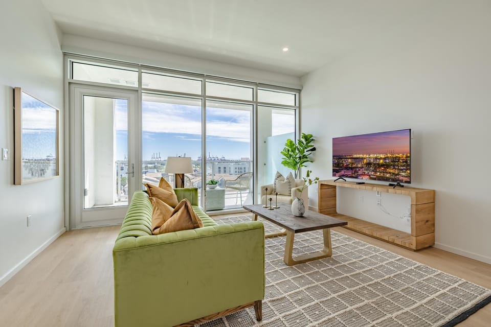 TV and multimedia, View (from property/room), Living room, Seating area