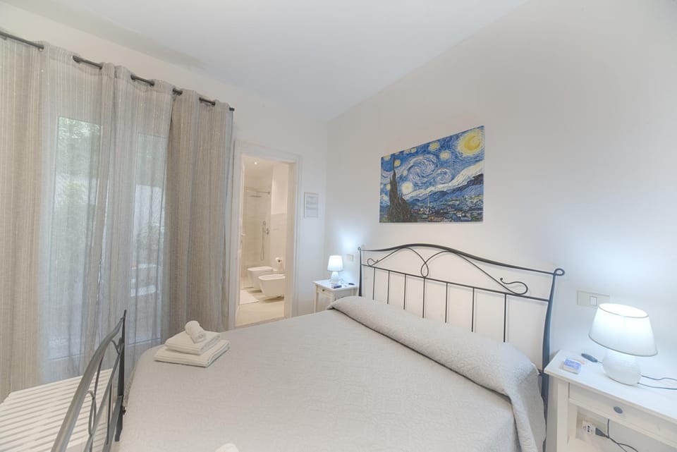 Bathroom, Photo of the whole room, Bedroom, towels