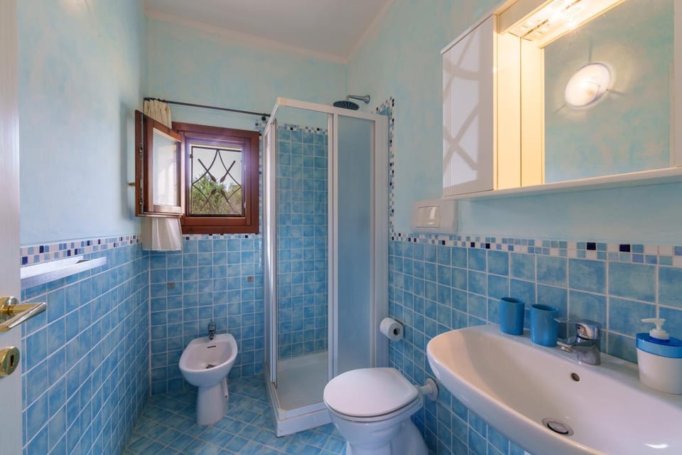 Bathroom, Living room