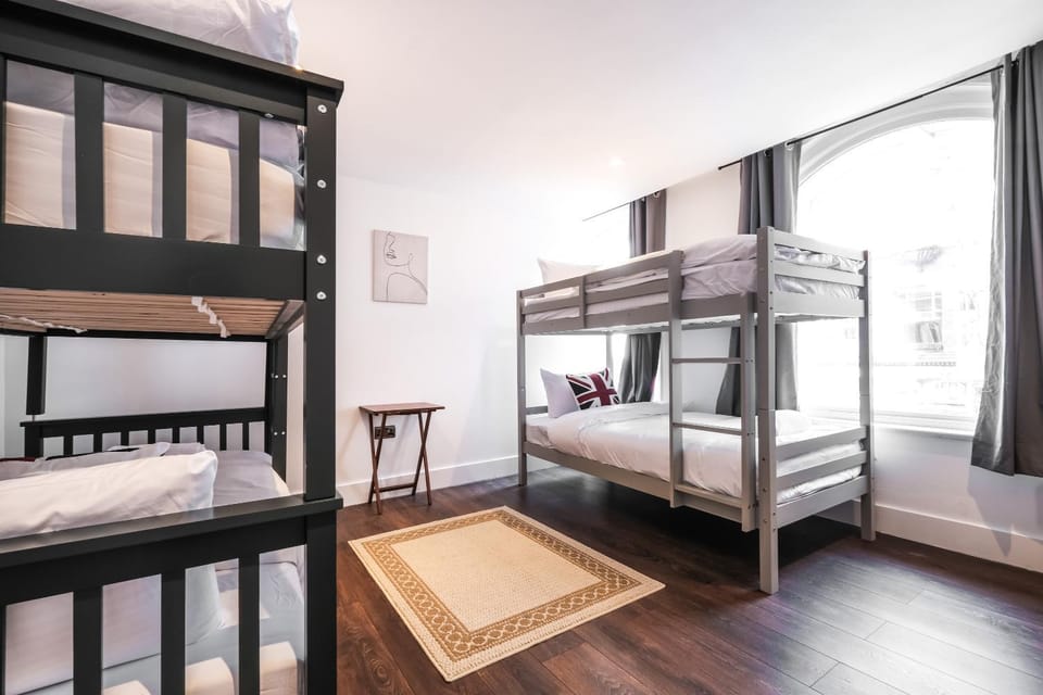 Spacious and Delightful Sleep 5 Piccadilly VRC Apartment in City of Westminster
