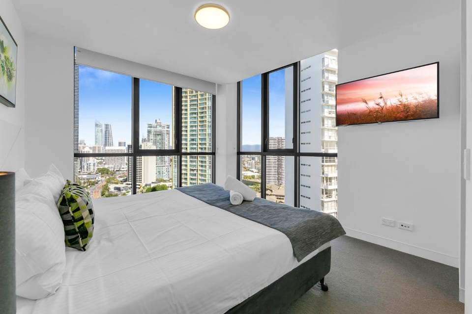 Wonderful 2-Bed with Pool, Gym & Scenic Views Apartment in Surfers Paradise Boulevard