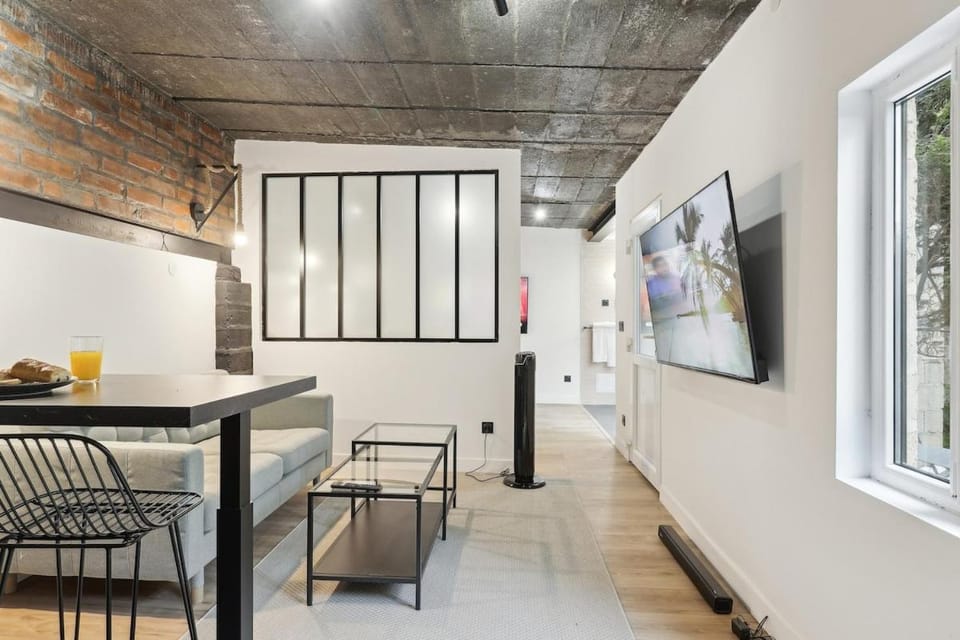 Maisons Alfort 6 Luxurious little house with private garden and Jacuzzi Apartment in Créteil