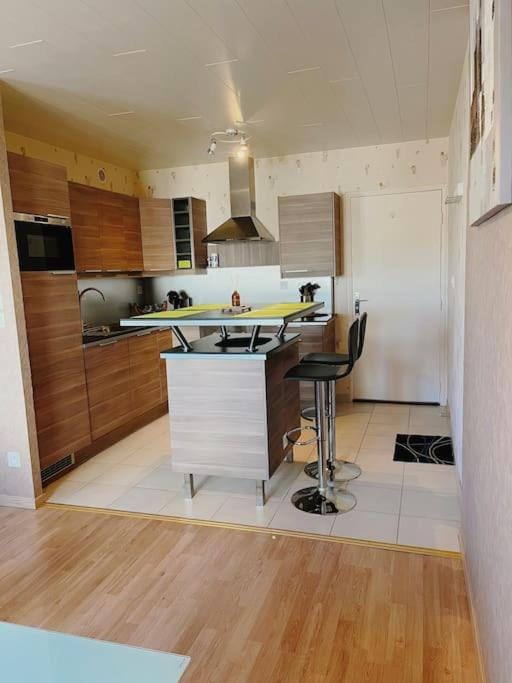Kitchen or kitchenette, Dining area, oven, stove
