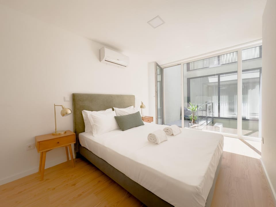 Photo of the whole room, Bedroom, air conditioner