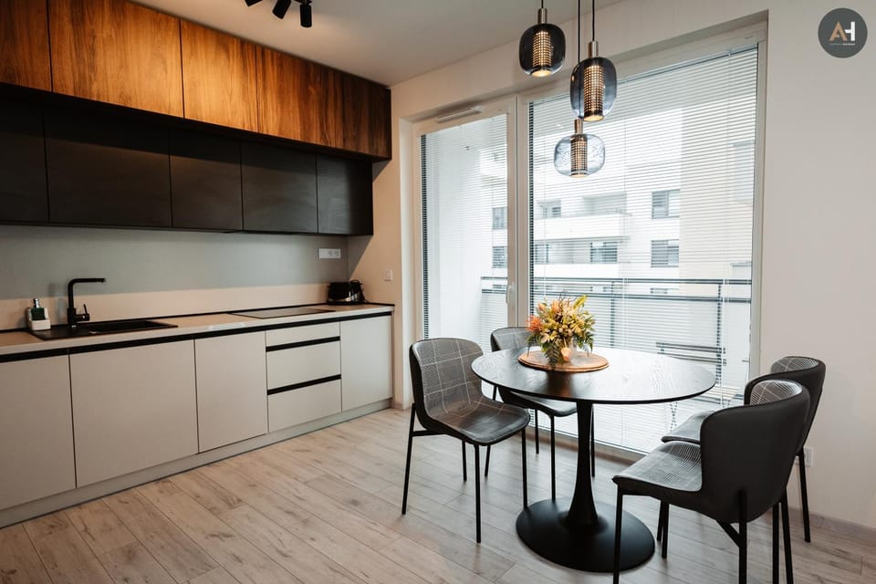 Kitchen or kitchenette, Seating area, Dining area, stove