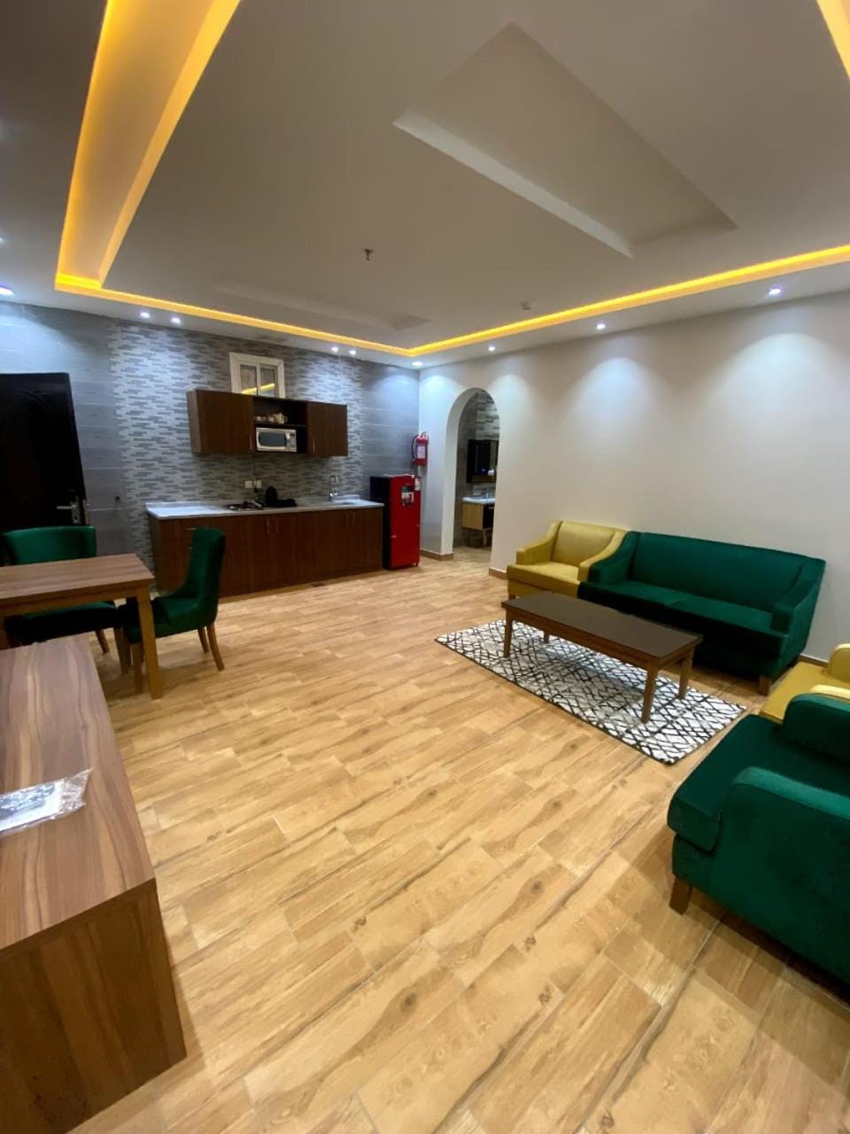 Kitchen or kitchenette, Living room, minibar, oven