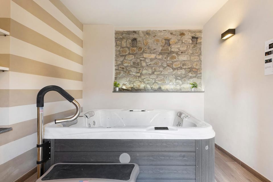 Bathroom, Living room