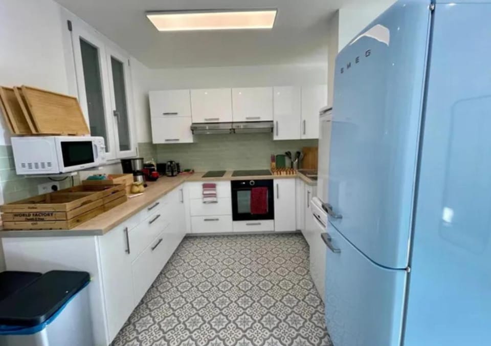 Les chambres de Cédric ICONIC TRAM GARE Nice Ville pour personnes CALMES Vacation rental in Nice