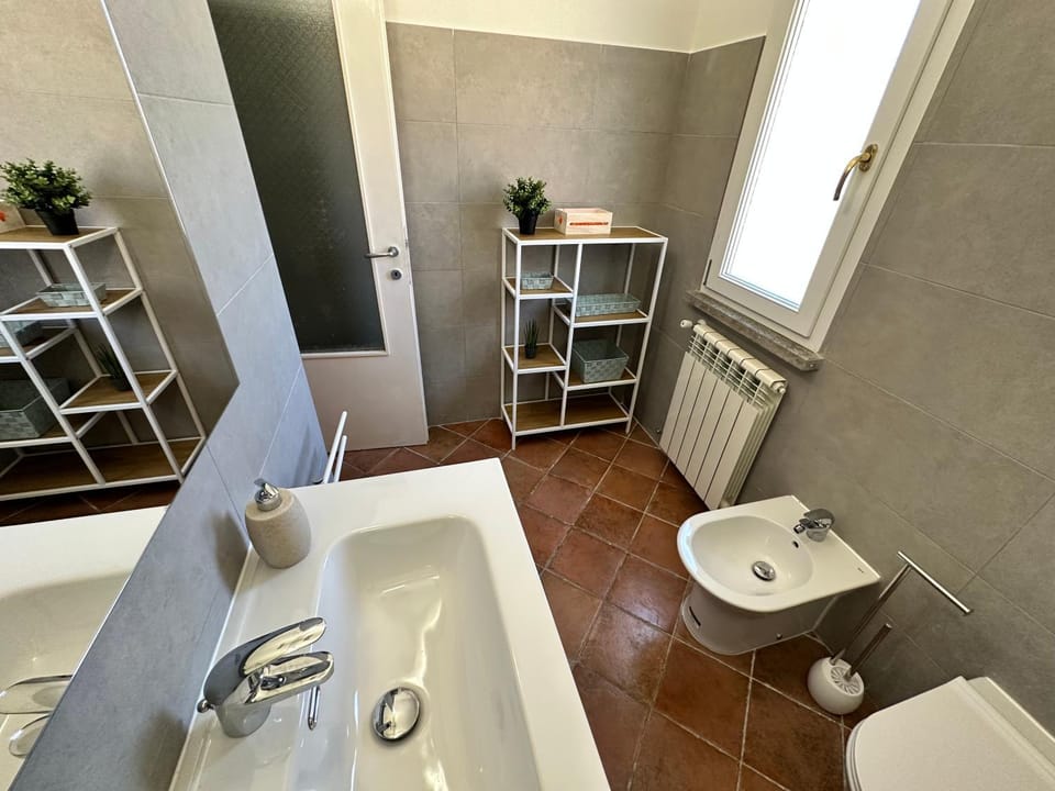 Toilet, Bathroom, bidet, towels