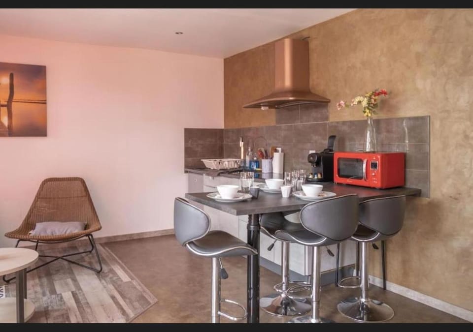 Kitchen or kitchenette, Dining area, stove, kitchen