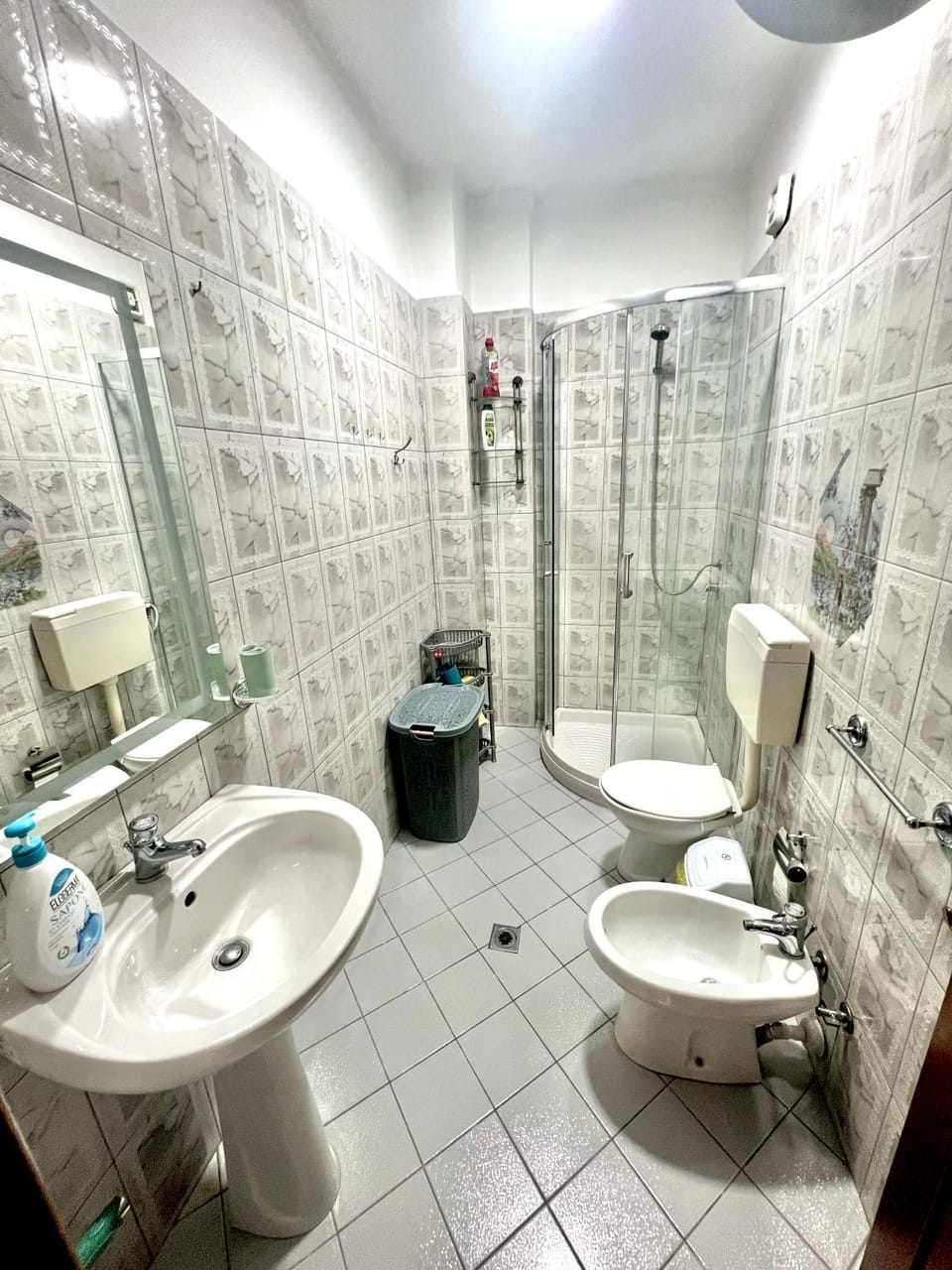 Shower, Toilet, Bathroom, bidet, towels