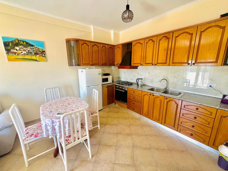 Kitchen or kitchenette, Dining area, minibar, oven, pet friendly, toaster