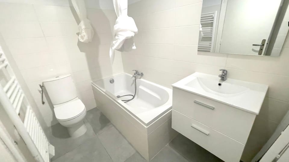 STUDIO SWEETY SUITE with AC Apartment in Antibes